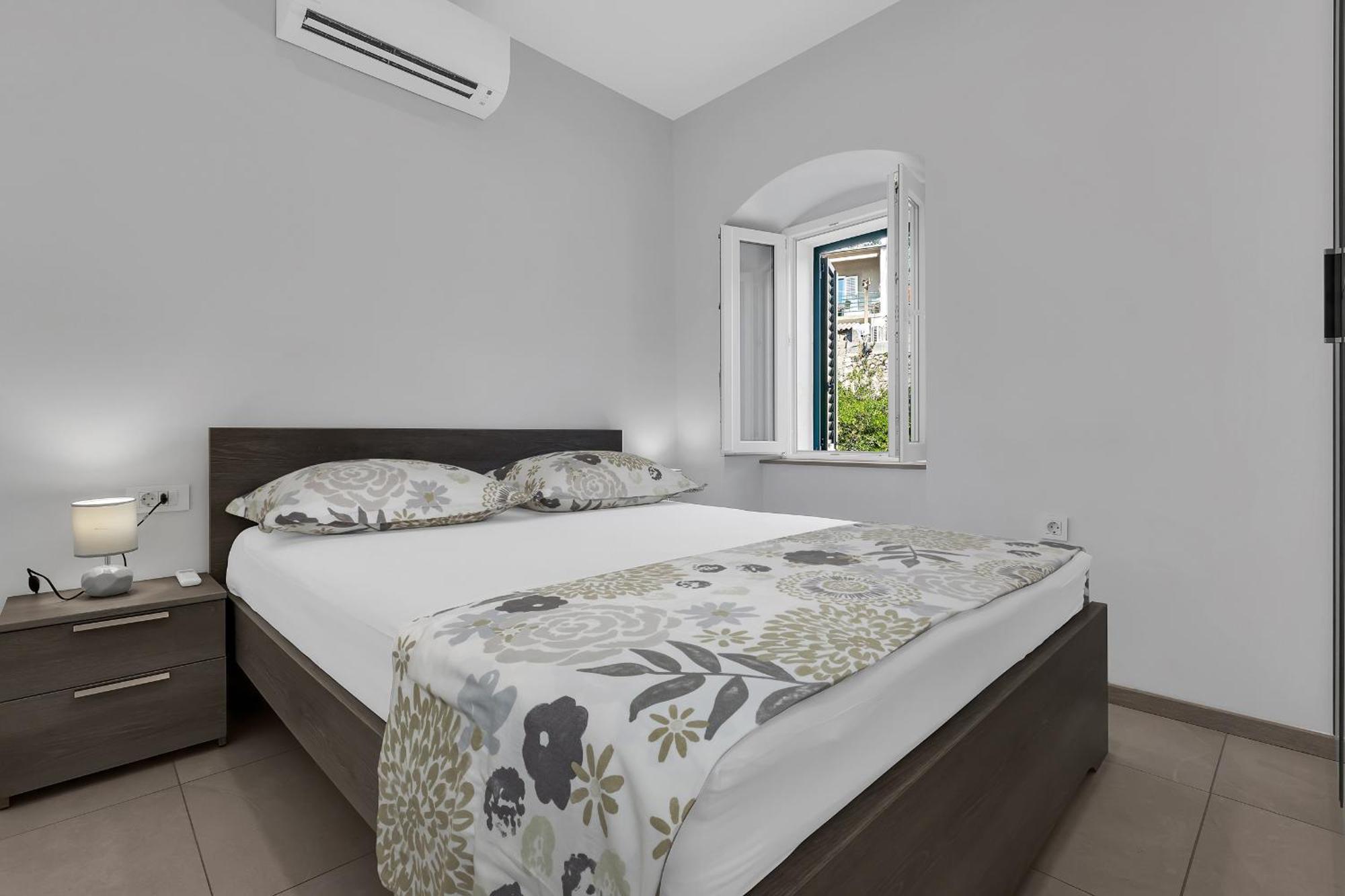 City Center Apartment Dvor Kalalarga Макарска Экстерьер фото